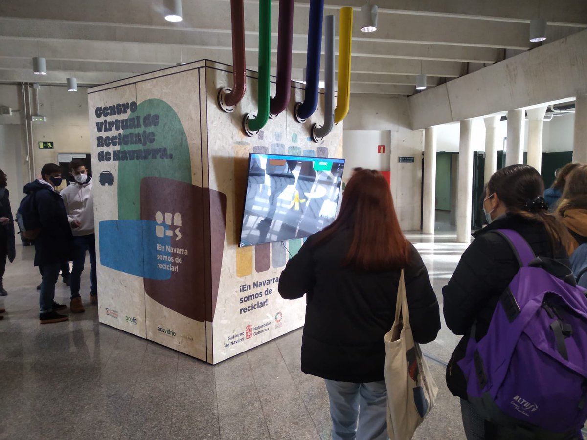 OrekanGan's tweet photo. Presentado en la #UPNA el Centro Virtual de Reciclaje de #Navarra #CVRN. ¡Una experiencia diferente para mejorar en la gestión de residuos 🗑️ y el reciclaje ♻️! https://t.co/epr1QKD131