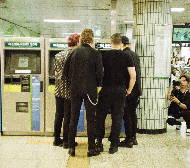 aals_yb's tweet photo. favourite 2019 5sos moment:when they went to Seoul and enjoyed themselves for the first time in a foreign country rather than just working,and giving us the funniest 1 hours video #5SOSDay3 #10YearsOf5SOS ❤️I no https://t.co/lUXxoTyxsR