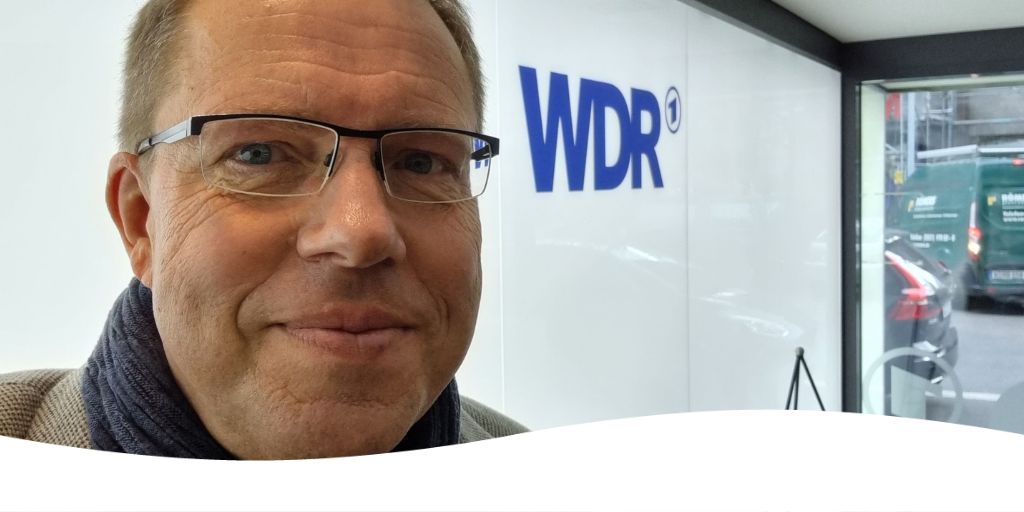 tuvcom_presse's tweet photo. Unser Kollege Rainer Weiskirchen war zu Besuch in der Sendung "Hier und heute" beim @WDR und erklärt, woran man sichere #Lichterketten erkennen kann und was beim Kauf zu beachten ist. Jetzt anschauen (ab Minute 8:50) ➡️

https://t.co/peLJEJI1oO https://t.co/Mh0wDBwjwt