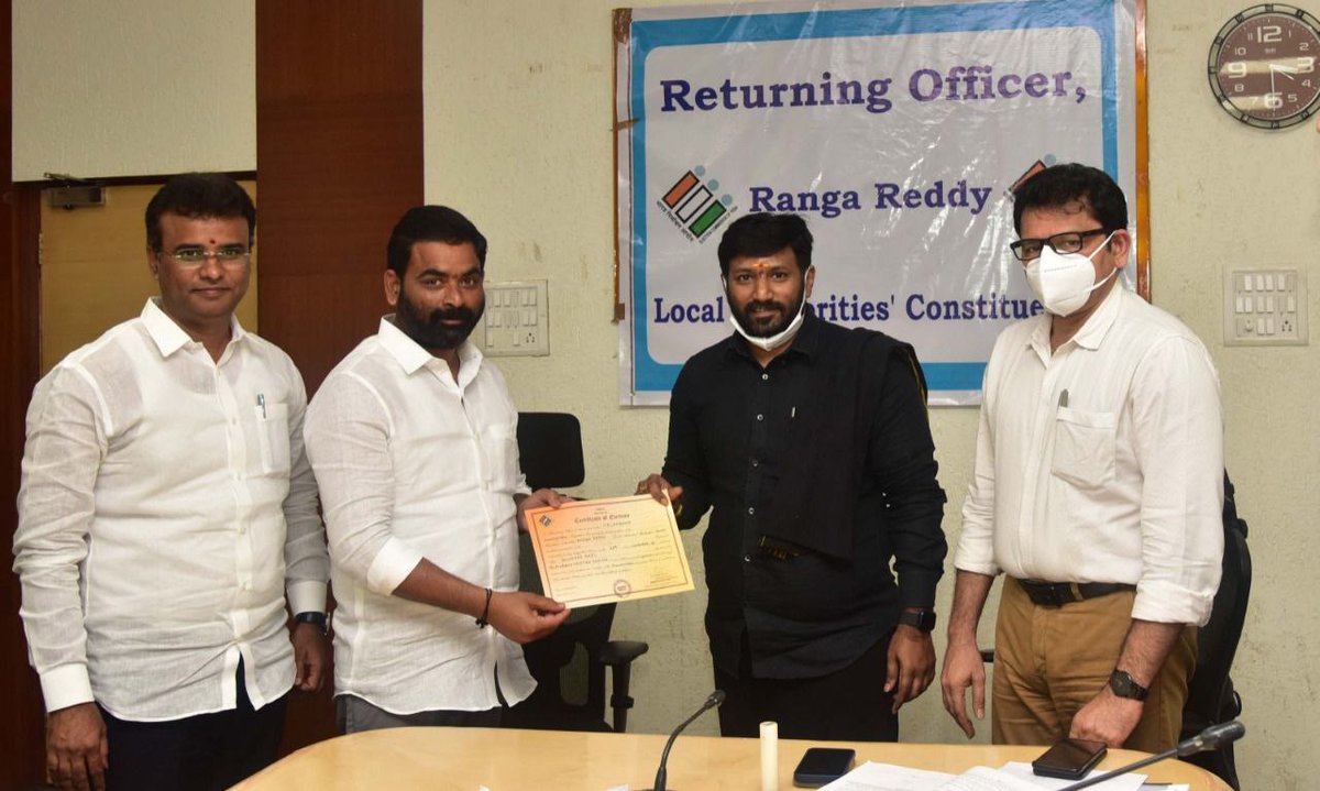 RajuShambipur's tweet photo. రంగారెడ్డి జిల్లా స్థానిక సంస్థ‌ల నుంచి ఎమ్మెల్సీగా ఏక‌గ్రీవంగా ఎన్నికైనట్టు రిట‌ర్నింగ్ అధికారి నుండి ధృవీక‌ర‌ణ ప‌త్రం అందుకోవడం జరిగింది. https://t.co/IehjIapYux