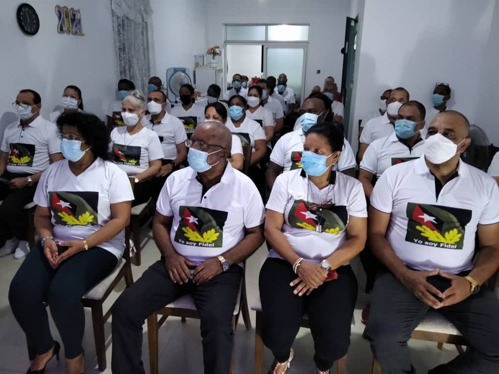 RenierSerranoM1's tweet photo. La Brigada Educativa Cubana 🇨🇺 en Guinea Ecuatorial 🇬🇶 rinde homenaje a nuestro invicto Comandante en Jefe Fidel Castro
👉 Visita nuestro canal de Youtube
https://t.co/pXSfcq3Qyr https://t.co/urlHdJdLGP