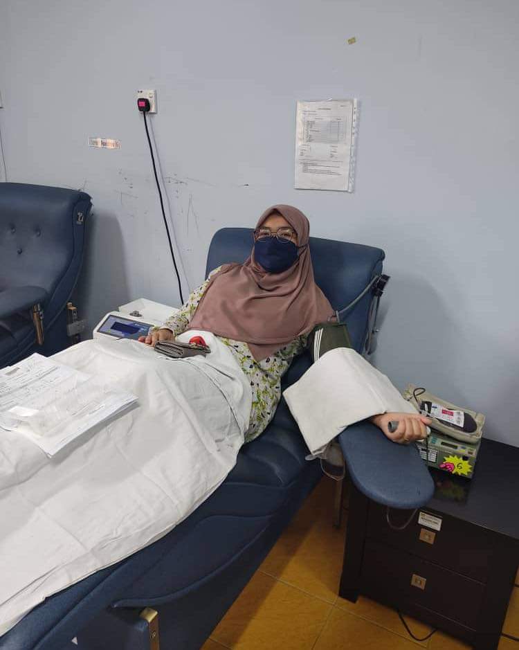 areistida891's tweet photo. The Golden Blood.
The rarest blood type in the world.

Kumpulan darah penderma ini ialah Rhnull, iaitu kumpulan darah paling sukar ditemui di dunia. Setakat ini hanya ada 43 orang sahaja di seluruh muka bumi mempunyai kumpulan darah tersebut. Di Malaysia? Hanya beliau seorang https://t.co/SPvvKvCz1o