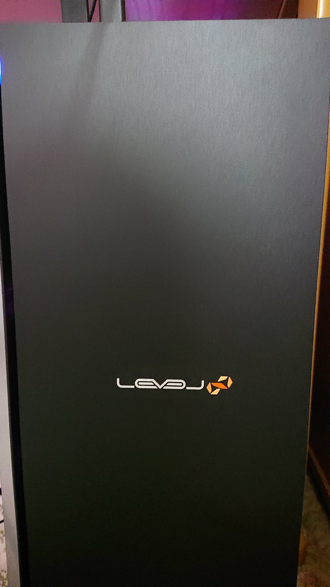27tsuna25's tweet photo. 来ました～！！めっちゃすぐ届いた！
level∞のZETADIVISIONコラボpc！！！
僕の初pc🥺
めっちゃかっこいいし壁紙も最高👍
Logicoolのマウスとキーボードかっこいい☺️
Lazさんのサインステッカーも付いてきてにっこにこが止まらないです！
めっちゃ大切使います！
買ってよかった🥰💕 https://t.co/bfLKwZSEm1