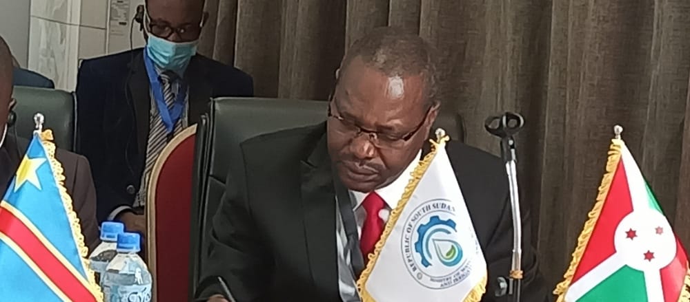 BMineagrie's tweet photo. Ce 26/11/2021, à Juba,au Sud Soudan,le Ministre du @BMineagrie @DRurema en compagnie du DG #IGEBU et du #DGREA,membres du comité technique de l'#IBN, ont participé au conseil des Ministres des pays membres de l'#IBN. https://t.co/oUWJPokpmk