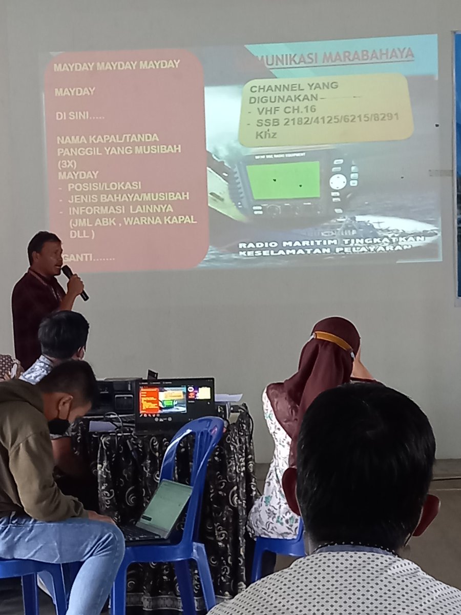 AM_Samarinda36's tweet photo. Kamis (25/11), AM, Luhkan Bantu Samarinda, Pendampingan nelayan perwakilan KUB wilker binaan untuk sama2 mengikuti bimtek Sertifikasi Operator Radio yang diadakan oleh Kemkominfo bekerjasama dengan Dinas Perikanan Kota Samarinda, #GiatLuhkanSatminkalTegal #Samarinda #Aktifitas https://t.co/71QK0NdxKm