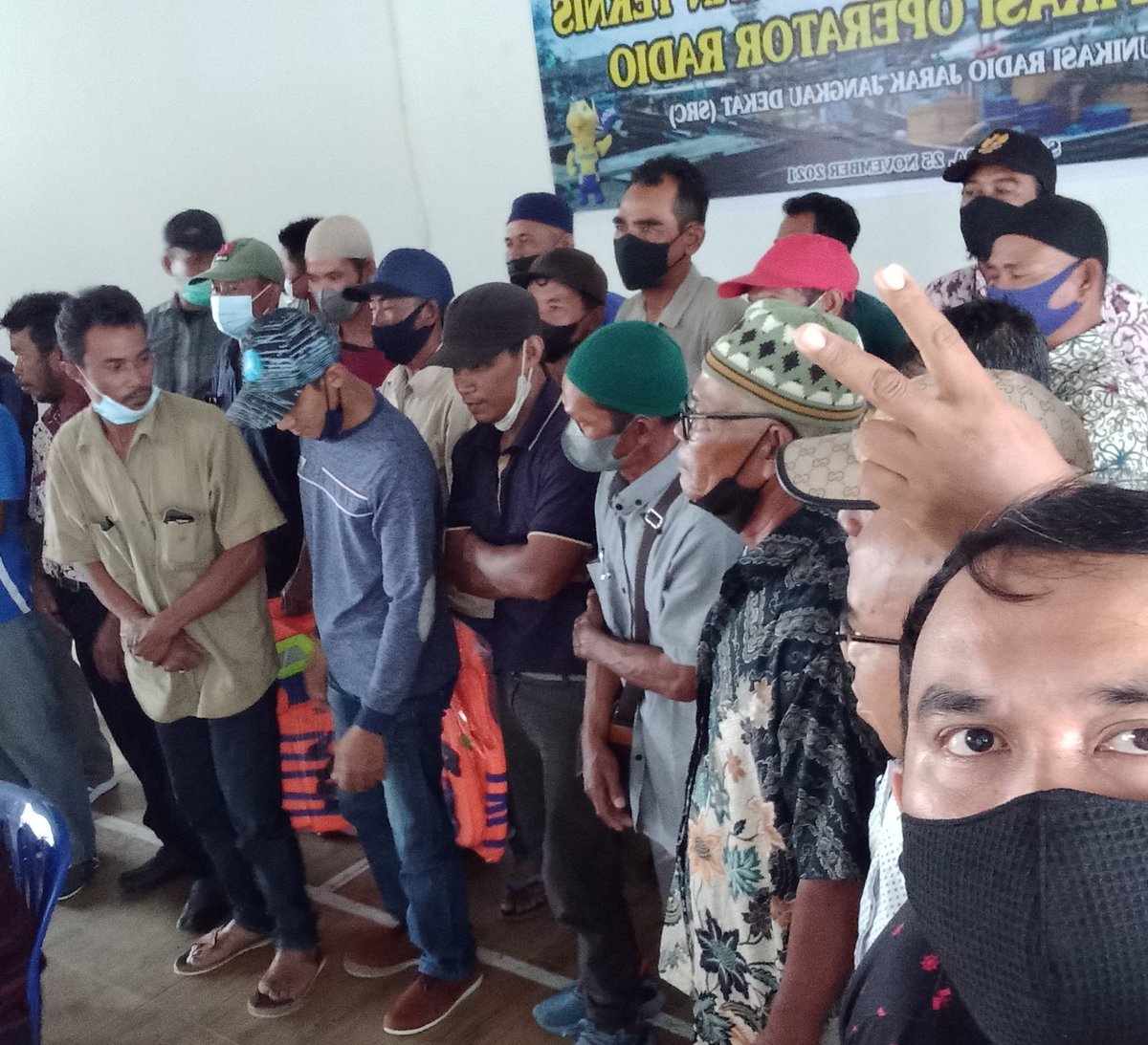 AM_Samarinda36's tweet photo. Kamis (25/11), AM, Luhkan Bantu Samarinda, Pendampingan nelayan perwakilan KUB wilker binaan untuk sama2 mengikuti bimtek Sertifikasi Operator Radio yang diadakan oleh Kemkominfo bekerjasama dengan Dinas Perikanan Kota Samarinda, #GiatLuhkanSatminkalTegal #Samarinda #Aktifitas https://t.co/71QK0NdxKm