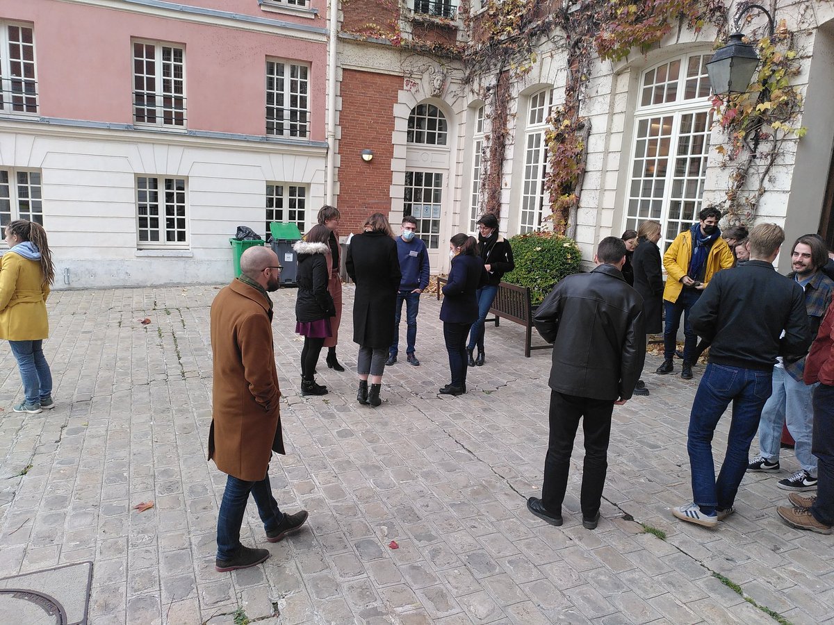 AnneBaillot's tweet photo. #datathonihadfk einmal an der frischen Luft, ungeordnet. https://t.co/qKwc8oKcet