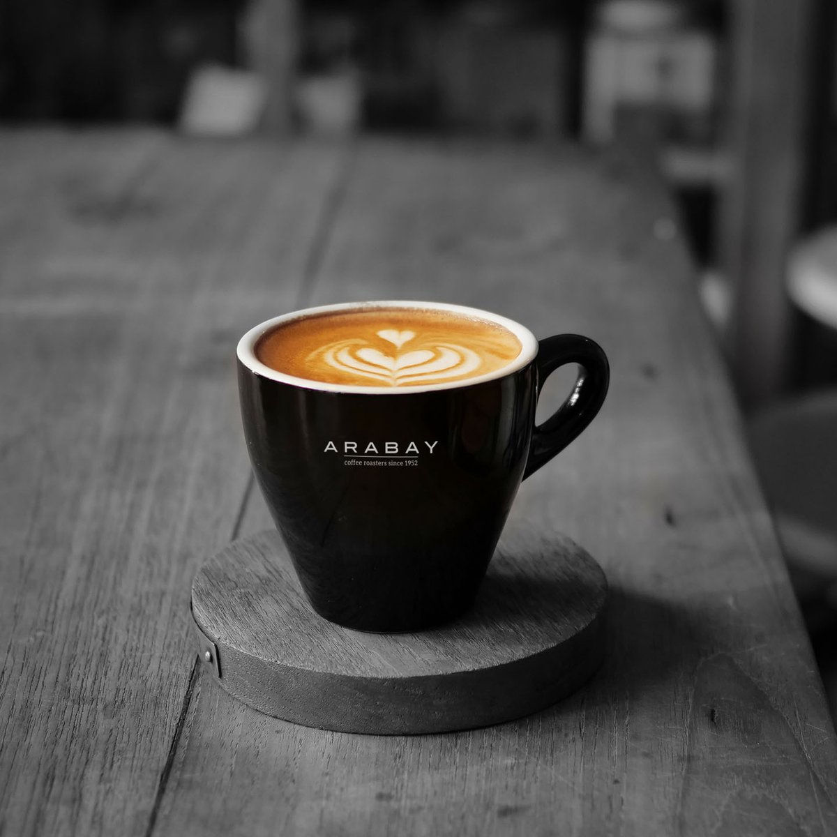 ArabayCoffee's tweet photo. Este aroma va asociado al desayuno. A sábado, bar, hogar o familia. A amistad. A "vente a casa y nos tomamos uno". Todo asociado a momentos de felicidad.
Decía el sabio que uno nunca sabe la receta para ser feliz. De lo que no hay duda es de que lleva #café: #arabayroasters https://t.co/9Rb9noOp1z