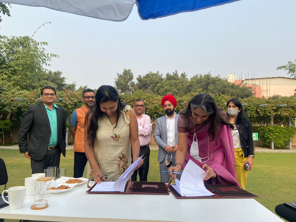 kirti_seth's tweet image. Letter of engagement signing of @fsprimeofficial with #indianstaffingfederation.  On a winter afternoon in the beautiful @nasscom garden.  Creative meeting locations in Covid times. Looking forward to working together! Thank you @Mnmeetsingh and  #indianstaffingfederation