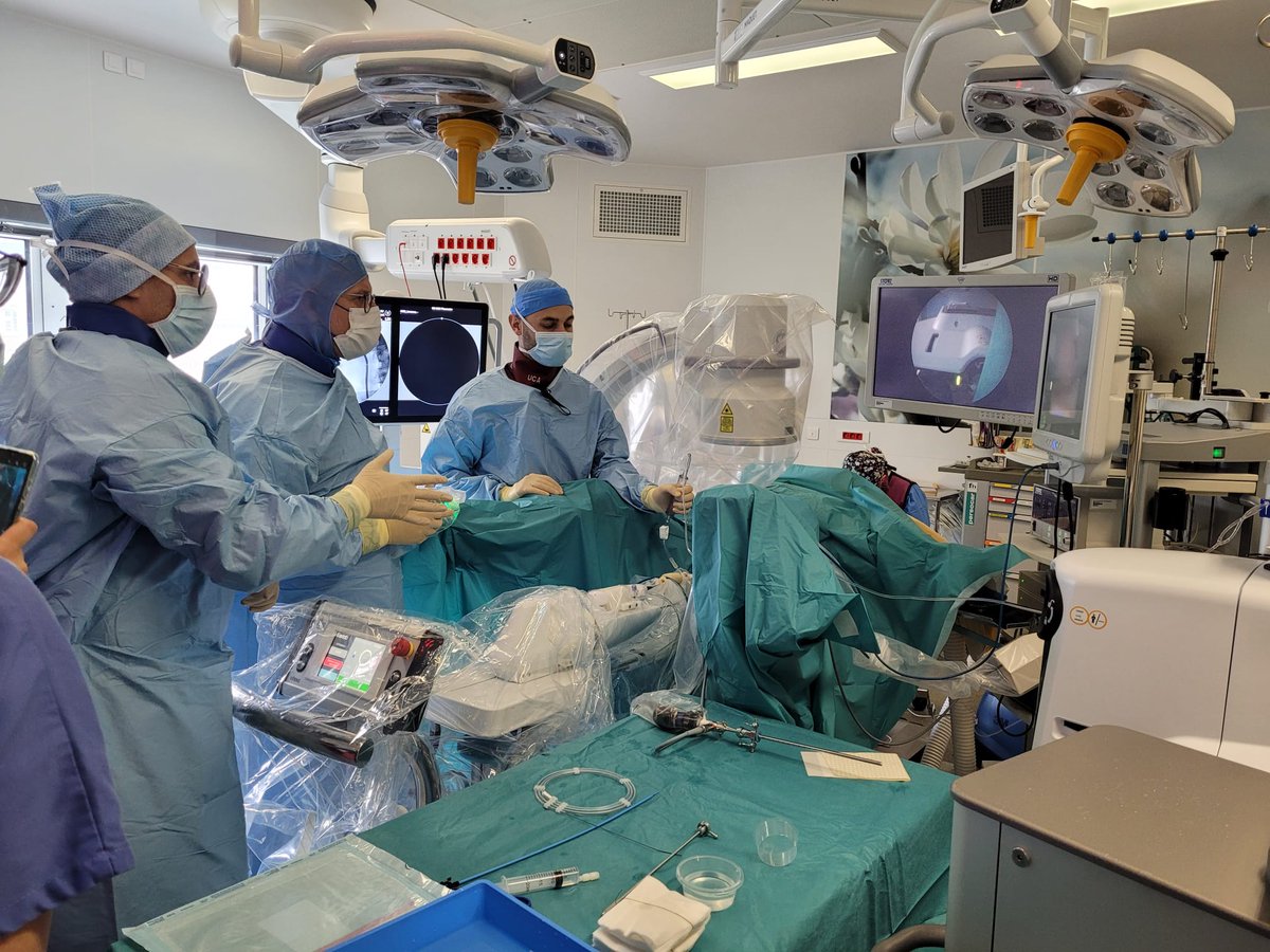 Housbow's tweet photo. Trials of our ILY robot by Pr Mozer at @HopPitieSalpe
#endourology
#madeinfrance
#sterlab https://t.co/FEJ7oi0Pzi