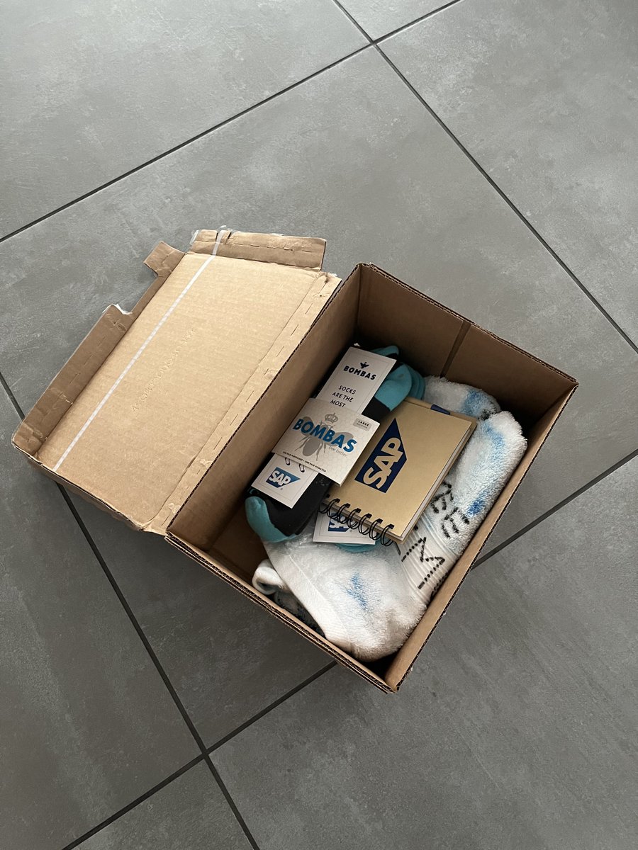bmaciag_de's tweet photo. My new #towel from #SAPTechEd #Devtoberfest just arrived a few minutes ago 😀✌️ Thank you @thomas_jung  and @SAPdevs Advocates https://t.co/NscqdOg4GU