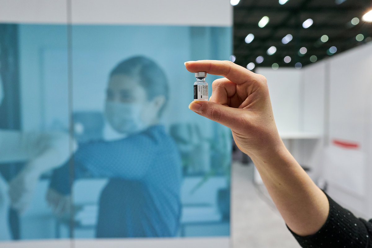 Goed nieuws! Vandaag krijgen de eerste cliënten hun boosterprik. Hier zijn we blij mee, want deze extra vaccinatie zorgt ervoor dat het lichaam weer ‘afweerstoffen’ aanmaakt tegen het coronavirus. En dat betekent extra bescherming. Lees meer: bit.ly/3nUgf3L #booster