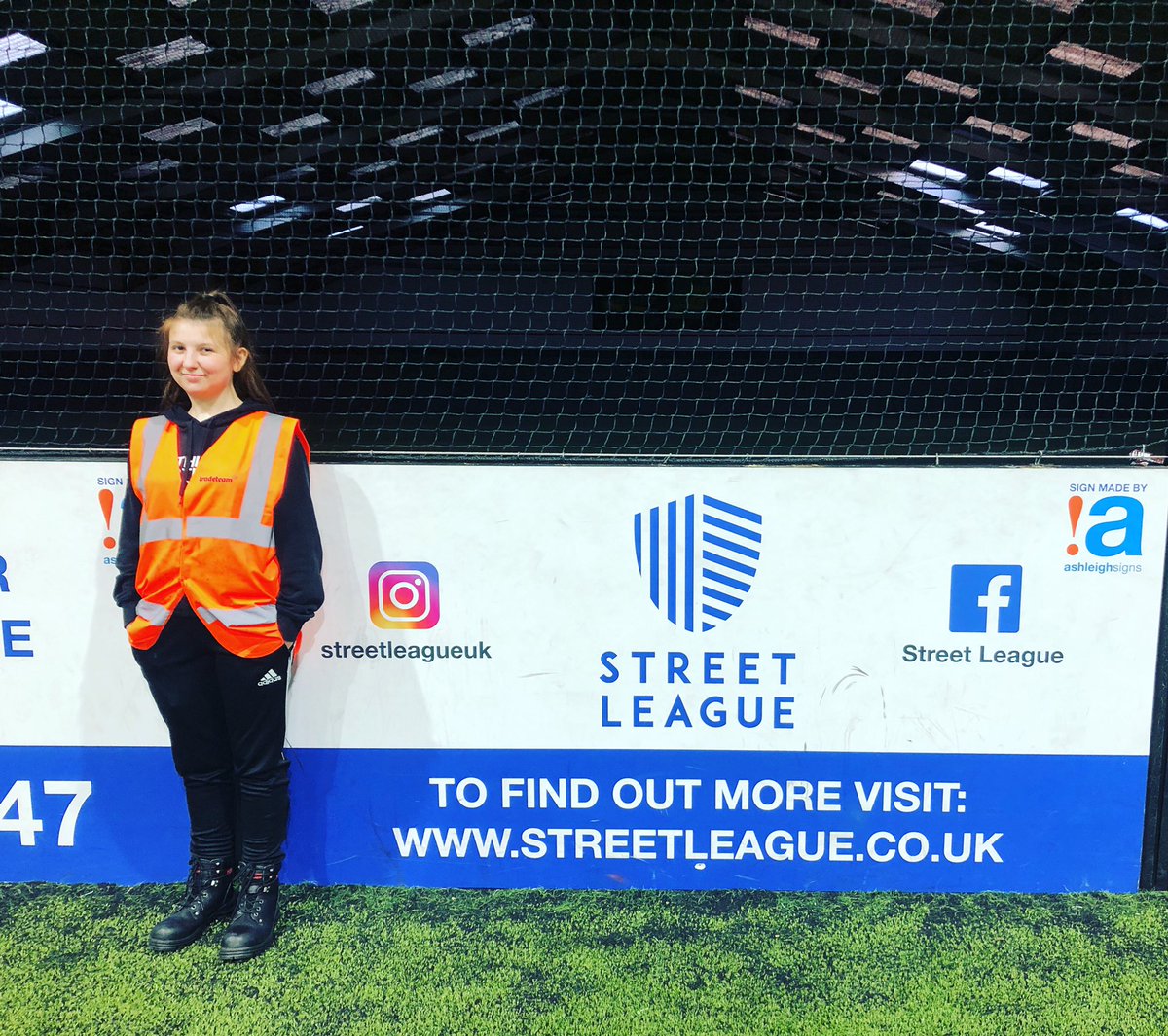 Ashleigh is currently taking part in a 100 hour paid work placement with <a href="/DHLsupplychain/">DHL Supply Chain</a> &amp; today is her first payday. She has made a great start to her placement &amp; is looking forward to completing all of her hours. Huge thanks to <a href="/dhlukfoundation/">DHL UK Foundation</a> for this amazing opportunity! 👷🏻‍♀️