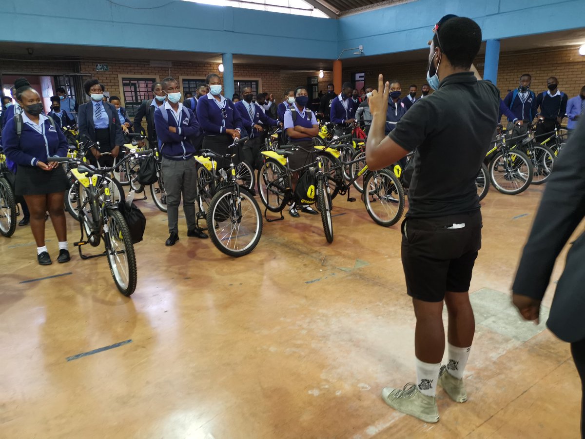 Pinarello Q36.5 Pro Cycling Team tweet media