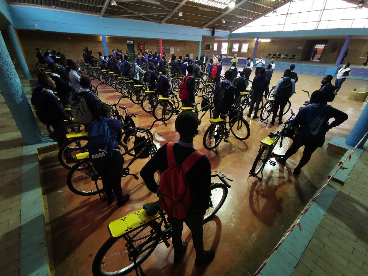 Pinarello Q36.5 Pro Cycling Team tweet media