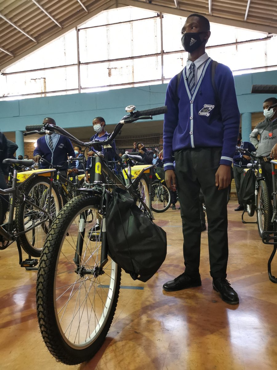 Pinarello Q36.5 Pro Cycling Team tweet media