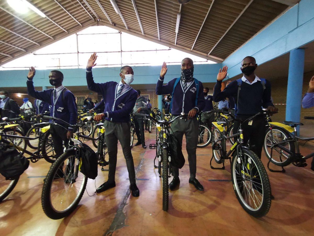 Pinarello Q36.5 Pro Cycling Team tweet media