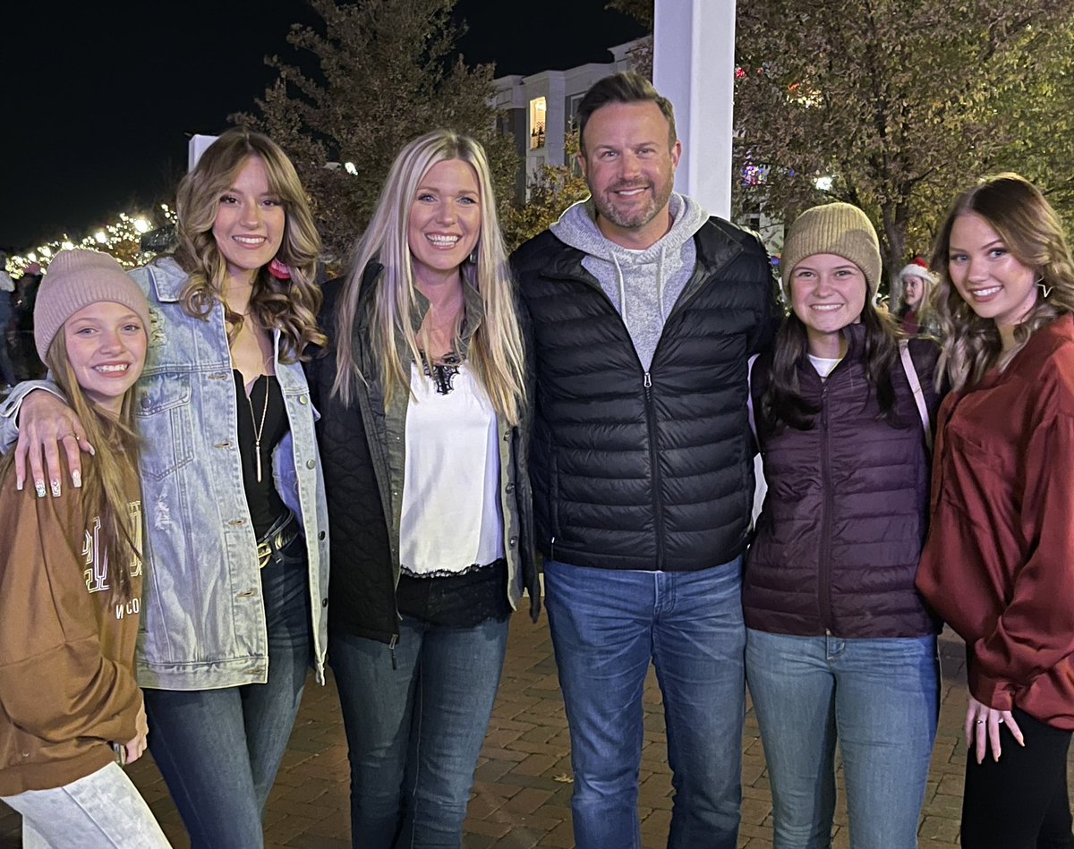 JasonHarperTV's tweet photo. My heart and my belly are full!  I am so grateful for my family, my adopted work family, friends, health and my God. Hope #Thanksgiving was a good one for everybody. #TimeToFast #StretchyPants #SweatpantsUntilJan #BlendedFamily https://t.co/b4JDNKnEwc