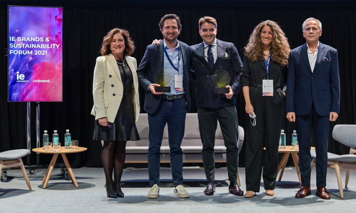 AebrandORG's tweet photo. #IsmaelMerlo y @Ariasfernan socios @TeamBrandFor y Javier Blanquer Sierra director de Marketing y Estrategia Digital @IFEMA reciben🏆#PremiosAebrand en la categoría 2⃣ reposicionamiento de #marca de manos de #VictorMirabet 📸#FernandoNuñez #SientelaInspiracion en #IfemaMadrid https://t.co/ftmndpBsUB