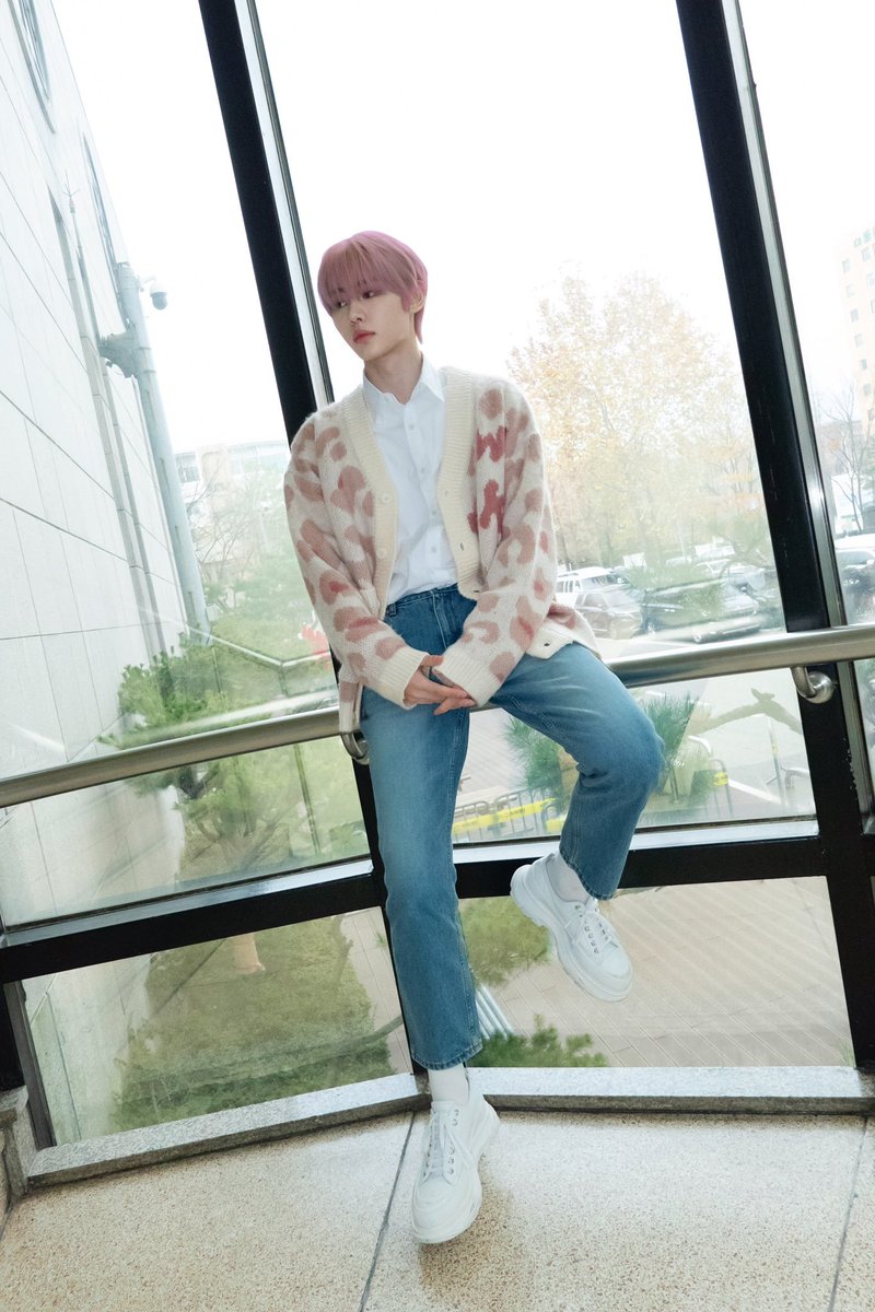 wonniecakeszz's tweet photo. #SUNGHOON with pink hair pls😭✋ https://t.co/QHUrFscPOj