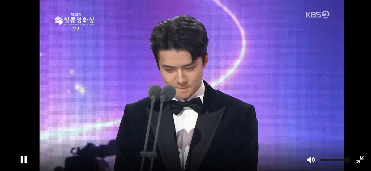 xunqi_indonesia's tweet photo. Yuhuuuu siapa ini miskaaaa😭😭

PRESENTER SEHUN
#BlueDragonFilmAwards2021
#OHSEHUN #오세훈 https://t.co/7KWCqAzFWO