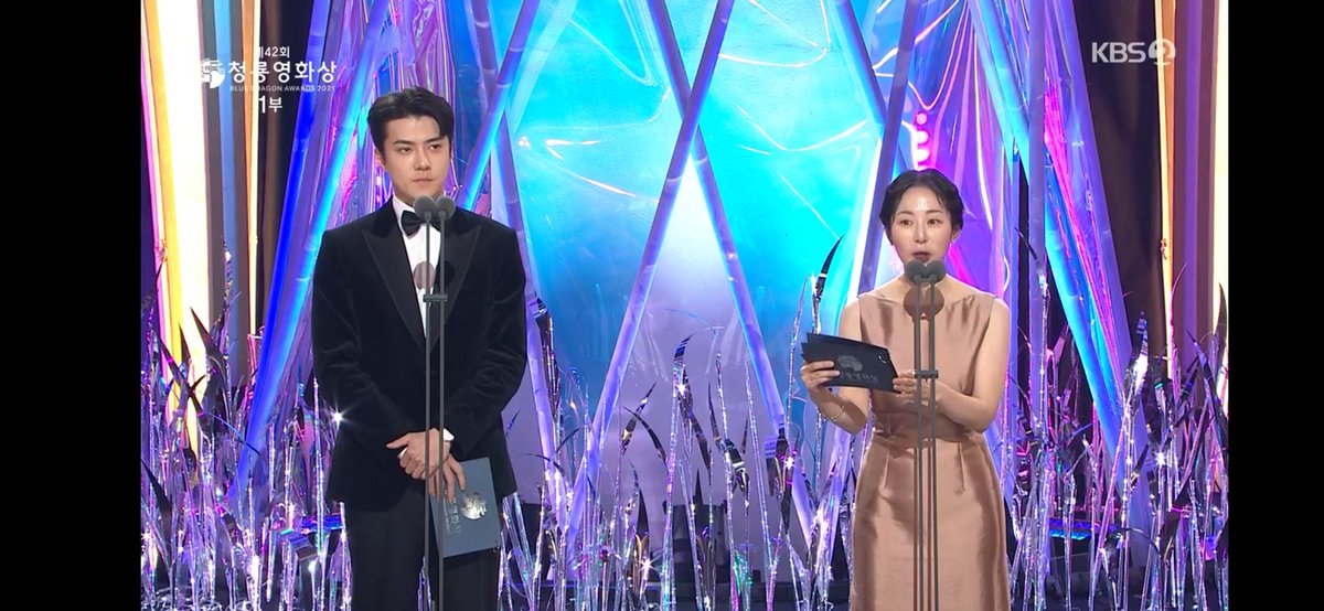 xunqi_indonesia's tweet photo. Yuhuuuu siapa ini miskaaaa😭😭

PRESENTER SEHUN
#BlueDragonFilmAwards2021
#OHSEHUN #오세훈 https://t.co/7KWCqAzFWO