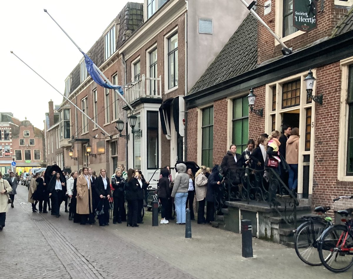 Laurens07's tweet photo. @Gemeente_Lwd Deze studenten hebben er 💩 aan https://t.co/UGkWx0FK90
