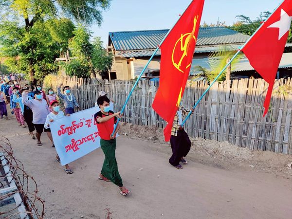 Khithitofficial's tweet photo. မုံရွာတွင် လက်ပံတောင်းဒေသခံ ပြည်သူများ ဦးဆောင်ကာ ယနေ့ နိုဝင်ဘာလ ၂၆ ရက်နေ့တွင် စစ်ကျွန်မခံ “ဘူး” ငြင်းဆန် အမျိုးသားနေ့ အဓိဋ္ဌာန် ဖက်ဆစ် စစ်ကောင်စီ တော်လှန်ရေး ချီတက် ဆန္ဒပြခဲ့ကြောင်း သိရသည်။ https://t.co/huAhfPEHIp