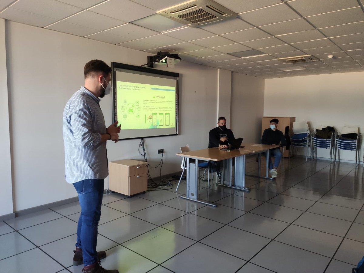 TDconsultingEs's tweet photo. Hoy hemos tenido el placer de recibir a los alumnos de FP Sistemas microinformáticos y redes del @IESPlayamar. 💻🧑🎓
En TDconsulting fomentamos la #motivacion y seguimos siempre nuestro lema "actitud antes que aptitud". 🚀
#formacion #TOPdigital https://t.co/KAjc6ymbhr