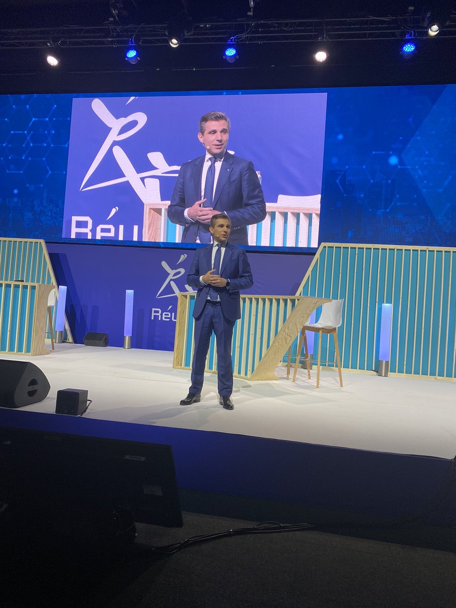 OuidadLoncelle's tweet photo. Congrès Réussir - place aux discours de conclusion de @SuinThierry @ Patrick Cohen @AXAFrance #AgentsGeneraux https://t.co/scnHSttH9X