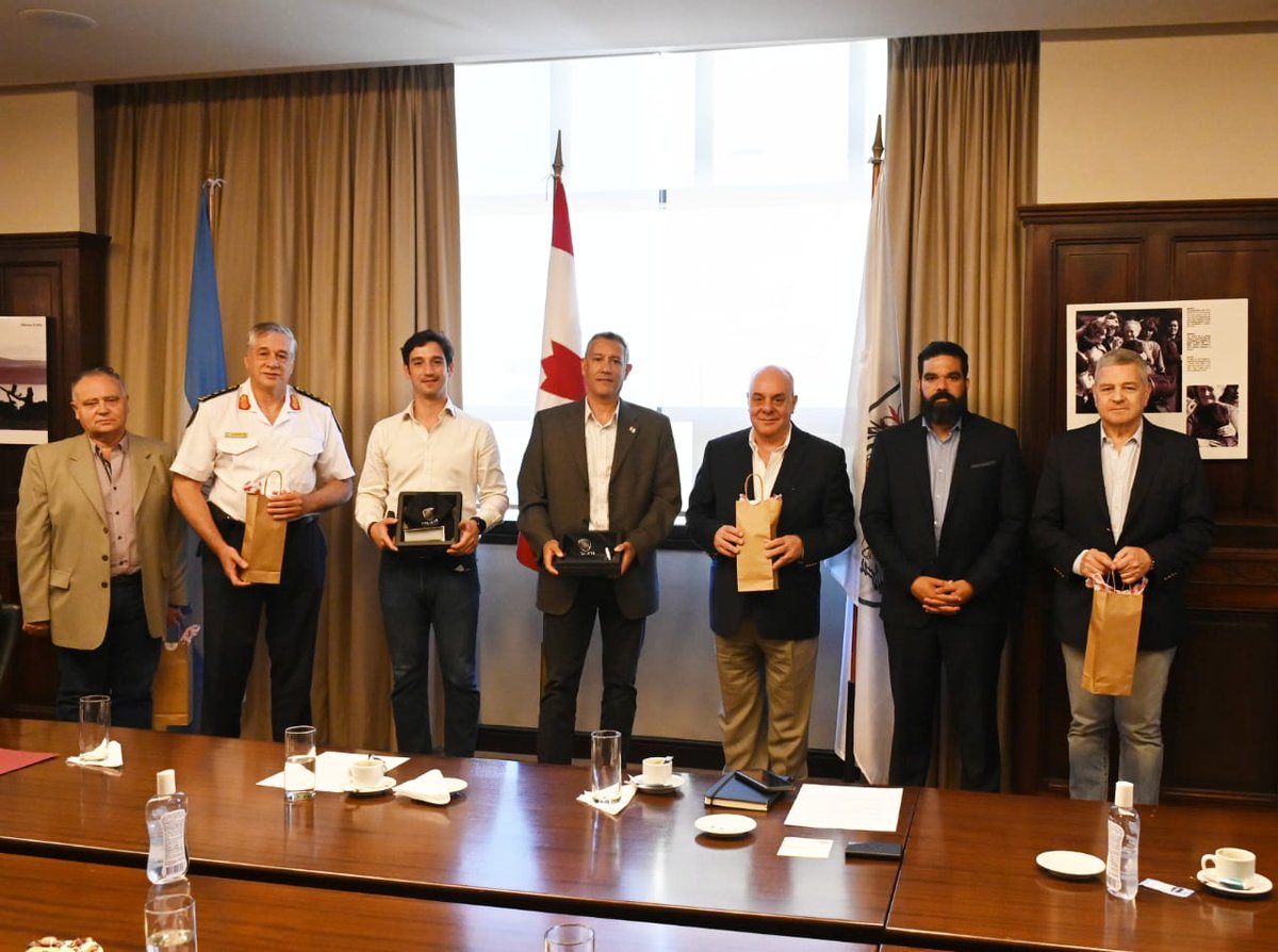 #CompartiendoExperiencias 🇨🇦🇦🇷
El Equipo de Seguridad y Preparación para Emergencias (Readiness) de nuestra Embajada visito el Ministerio de Justicia y Seguridad de la Ciudad de Buenos Aires. <a href="/SeguridadBA/">SeguridadBA</a> (1/3)