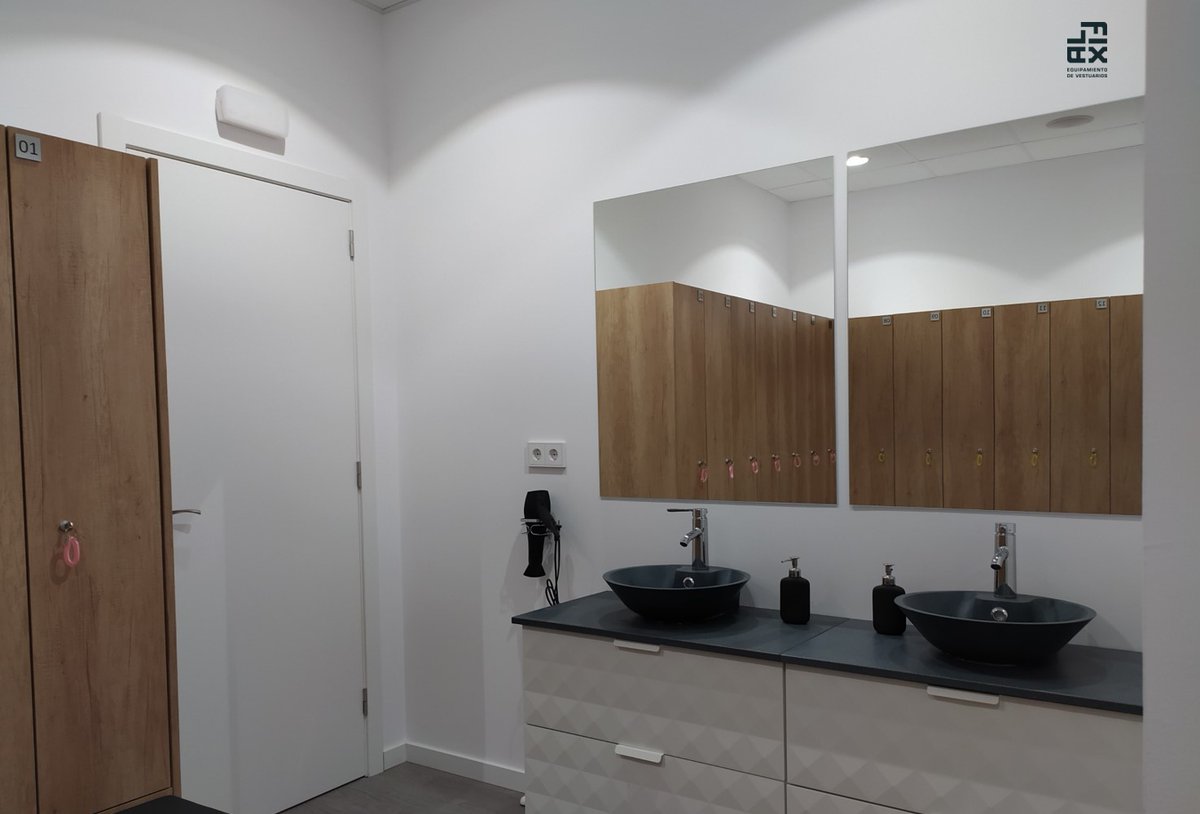 AlfixGroup's tweet photo. Alfix os desea un feliz fin de semana.

#taquillas #melamina #fenolico #equipamiento #vestuario #interiorismo #instalacion #diseño #construccion #arquitectura #arquitecturadeinteriores https://t.co/yVRw08jg35