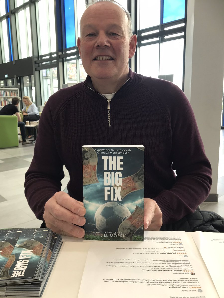 Great to meet & chat with this ex @YorkCityFC goalie @AndyLeaning1 this morning ⚽️
He also played for @BristolCity in Kevin Keegan’s 1st game as #nufc boss back in 1992. He had some great memorabilia for the York Sporting Heritage exhibition.
And he bought my book 😀