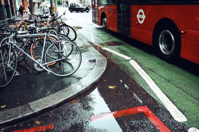 badoucom's tweet photo. It's always raining here, don't ask about the weather in London.😅 https://t.co/tNSiNi0eBC