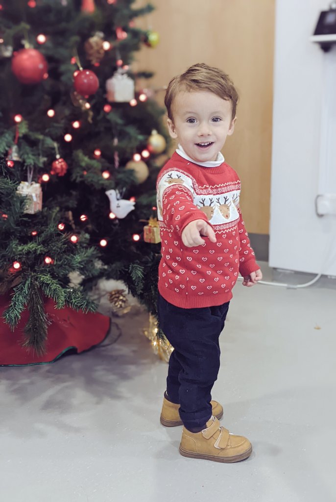 Are YOU going to watch the #toyshow tonight? Leo doing his best impression of Ryan at RTÉ creche today 🤣🎉 <a href="/RTELateLateShow/">The Late Late Show</a>