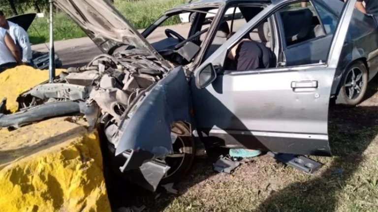 ANSV_Ar's tweet photo. ⚠️Mar del Plata: suspendieron al hombre que dejó manejar a su hija de 9 años y que terminó lesionada por chocar.  La ANSV y la Dirección de Política y Seguridad Vial de @BAProvincia suspendieron la Licencia Nacional de Conducir del responsable.
🔗https://t.co/88c6Zd7981 https://t.co/fYqOLE7v0e
