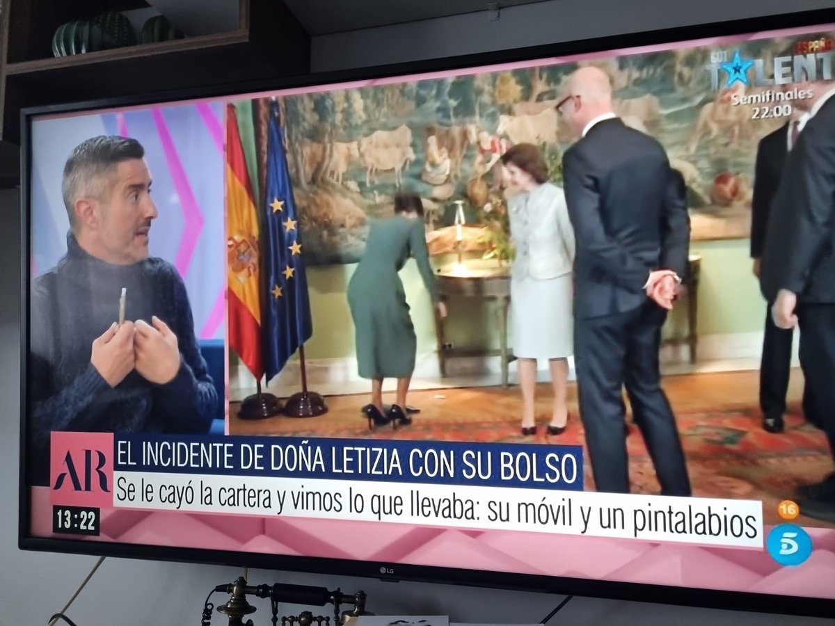 Nurs86's tweet photo. Que esto sea noticia y que ocupe espacio televisivo es vergonzoso... #telebasura #telecirco @telecincoes https://t.co/U1kfxaCG7x