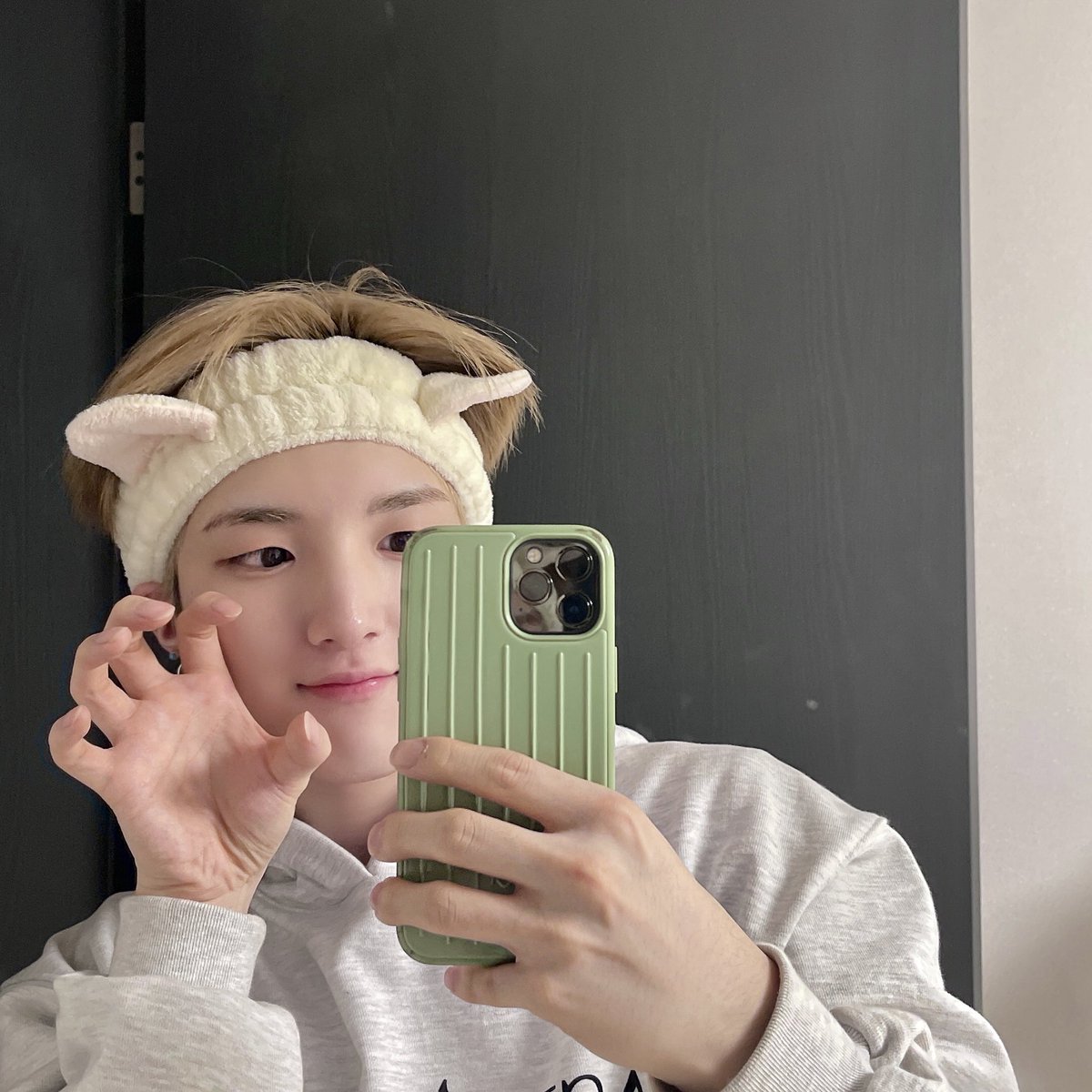 MHyunbinFrance's tweet photo. 🌕| 📸 | TWITTER
Photos du tweet de notre Hyunbin qui s’est changé en CatBin.🐱
©️: @RAIN_Ciipher
#MoonHyunbin #HYUNBIN #문현빈 #PRODUCE_X_101 #CIIPHER #CPR #Pengbin🐧 #Ciipher_BLIND_Open
#싸이퍼에_콩깍지_껴버렸네 https://t.co/b8WoAR40CL