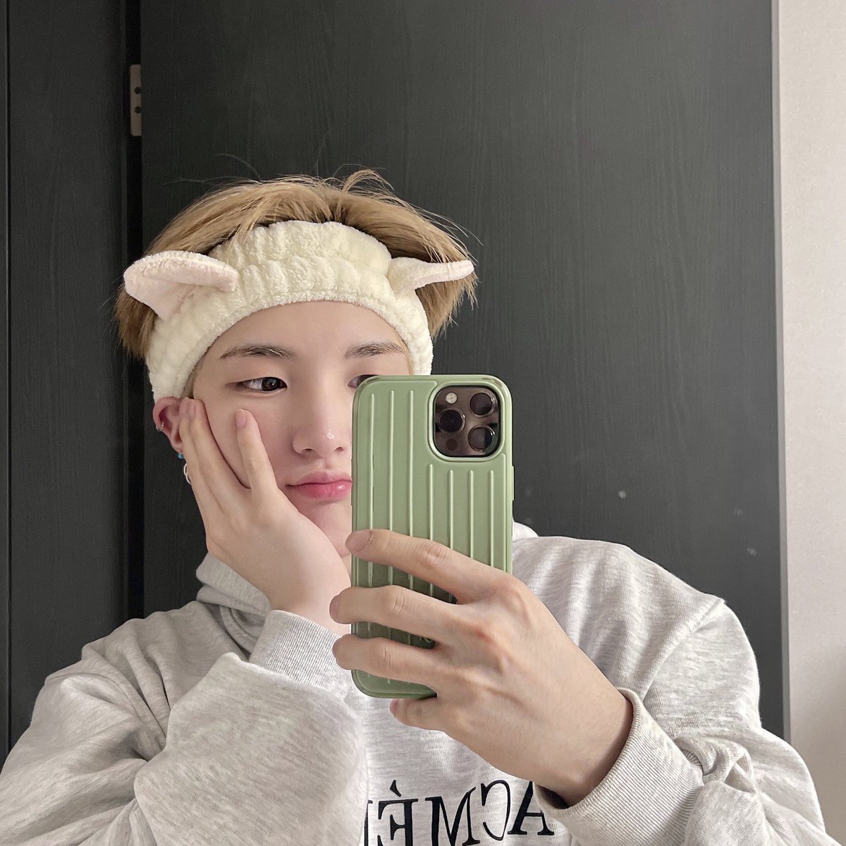 MHyunbinFrance's tweet photo. 🌕| 📸 | TWITTER
Photos du tweet de notre Hyunbin qui s’est changé en CatBin.🐱
©️: @RAIN_Ciipher
#MoonHyunbin #HYUNBIN #문현빈 #PRODUCE_X_101 #CIIPHER #CPR #Pengbin🐧 #Ciipher_BLIND_Open
#싸이퍼에_콩깍지_껴버렸네 https://t.co/b8WoAR40CL