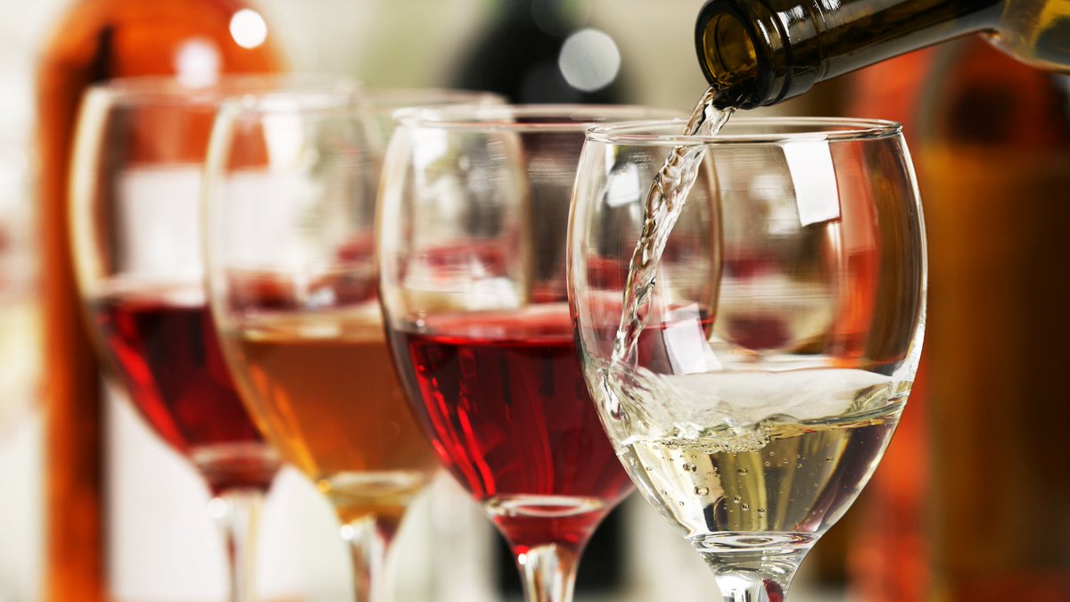 Invitalia's tweet photo. 🍷#Agroalimentare, #Invitalia firma un #ContrattoDiSviluppo da 4 mln di euro con un gruppo di aziende vinicole venete per rafforzare il settore. 

⚙️Al centro dell'investimento #innovazione tecnologica e #logistica. Previsti +23 nuovi addetti.

👉 Info: https://t.co/NtKrjQbde4 https://t.co/1WfdhGPP8R