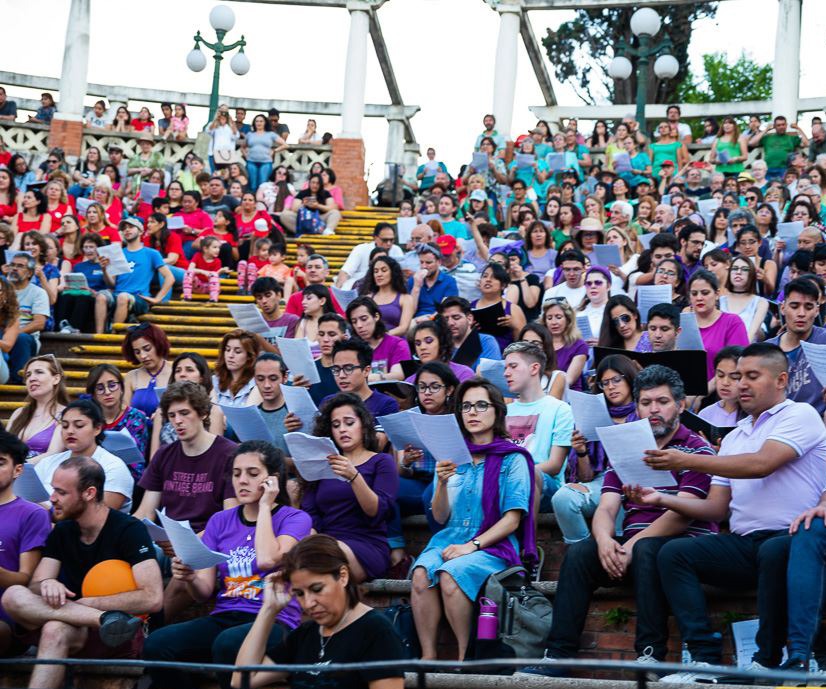 🎶 MES DE LA MÚSICA 🎶
GRIEGO CORAL con más de 35 coros. Este encuentro es organizado por <a href="/CulturaMuni/">Cultura MuniCba</a>  junto a ADICORA. 🤗 Contará con directores y directoras que a través de juegos corales harán que todo el auditorio cante! 📆 Sábado 27 de noviembre
⏰ 18 h Teatro Griego!