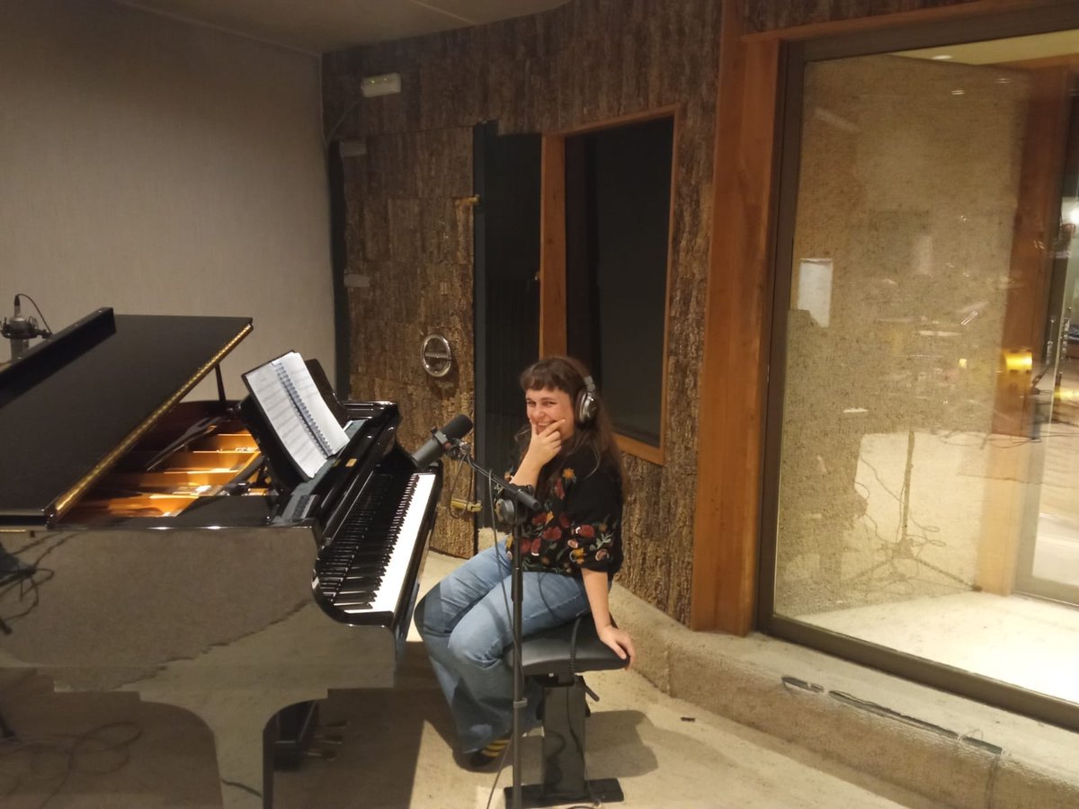 DRAXaudio's tweet photo. ¡Fusión musical en DRAX audio con #BrunaSonora 🎼!
Su nuevo trabajo cuenta con una instrumentación de 13 músicos. Sonido compacto, potente y con multitud de matices 🔝.
Les acompañaba un #KawaiGX6
#Polimusica #BilbaoTrading #Kawai
#javierbruna #brunasonora #piano #draxaudio https://t.co/7LwNW3S81y