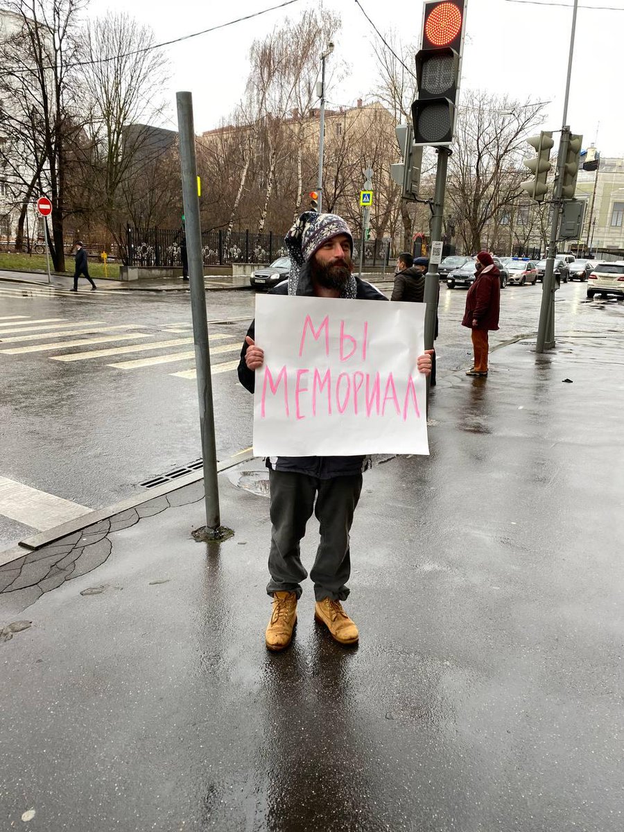 Центр Мемориал tweet media