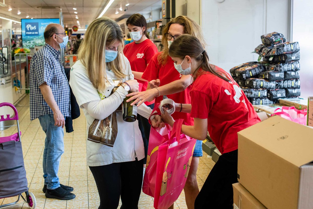 Les filiales ALDI SUISSE participent à la campagne Samedi du partage les 26 &amp; 27 novembre. Des bénévoles se relaieront devant nos filiales de Genève pour collecter des dons de nourriture sèche &amp; de produits d'hygiène.🧽🧴Pour en savoir plus samedidupartage.ch