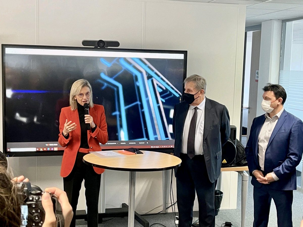 volumic3D's tweet photo. Volumic est très heureux d'avoir pu accueillir au technocentre @TEAM_HFABRE la visite de Mme la Ministre @AgnesRunacher afin de lancer la plateforme d'accélération à l'industrie du futur en @MaRegionSud: #PRACCIIS
#impression3d au cœur de l'industrie 4.0 @LaFrenchFab
#volumic3d https://t.co/ggHtAdBzaQ