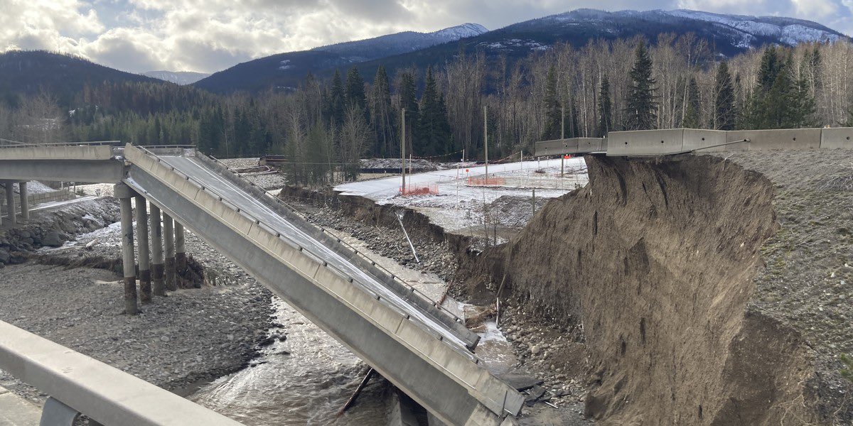 Ryan Reynolds (@vancityreynolds) on Twitter photo My home of BC 🇨🇦 continues to face a crisis from the brutal #BCFloods. Homes, farms, schools, roads and vulnerable communities. Rebuilding will take time. Blake and I made a donation to <a href="/redcrosscanada/">Canadian Red Cross</a>. If you’d like to help, here’s a link ➡️ bit.ly/3kN1pu6 My home of BC 🇨🇦 continues to face a crisis from the brutal #BCFloods. Homes, farms, schools, roads and vulnerable communities. Rebuilding will take time. Blake and I made a donation to <a href="/redcrosscanada/">Canadian Red Cross</a>. If you’d like to help, here’s a link ➡️ bit.ly/3kN1pu6