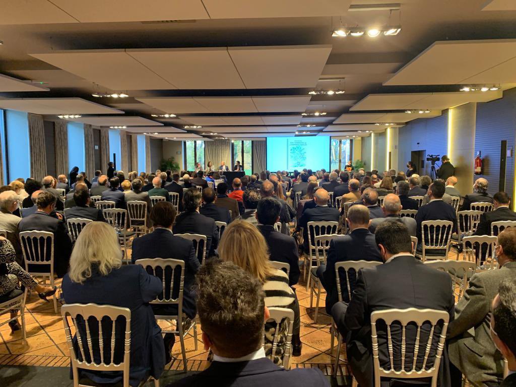 eduestevezg's tweet photo. Ayer día inolvidable en la presentación de EL PULPER Gracias a mi casa @EFCyL por hacerlo posible @RHervella #empresafamiliar https://t.co/OmLXxnVWKU