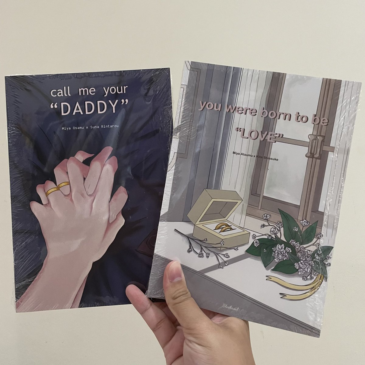 byblacksoul's tweet photo. PLZ RT
— Stock sale🌸
💍 you were born to be LOVED* 220฿
🦊 #อัตสึคิตะ 
🛏 call me your DADDY 220฿
🦊 #โอซาสึนะ
+โปสการ์ด 25/ea
Shipping fee 40/60
ส่งทุกจันทร์/พุธ 
สนใจดีเอมได้เลยค่า 💕
#ตลาดนัดไฮคิว #ตลาดนัดHQ https://t.co/ZS66gTLoeh