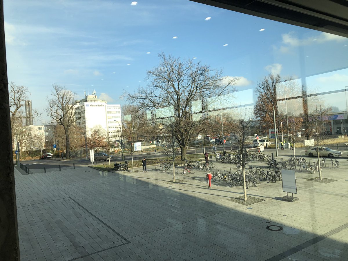 NPZ_HH's tweet photo. Was für traumhaftes Wetter da draußen! Aber die Vorträge gehen bis 18 Uhr. 🥺 #dgppn #dgppn2021 #dgppnkongress #Traumwetter #berlin #citycube #ichwillraus #aberichmussfleißigsein https://t.co/U8ZwPYYi6b
