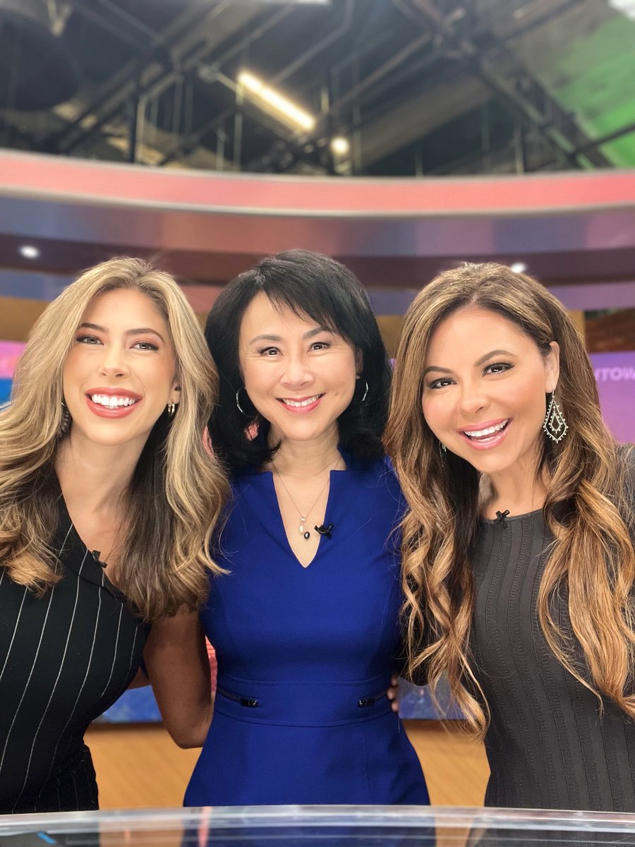 ShernMinKHOU's tweet photo. Treat to work with these ladies!@JenReynaTV @KimCastroWX #KHOU11 #HtownRush https://t.co/0GlOmSU1bk